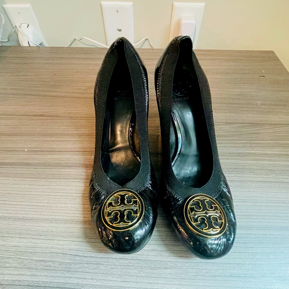 Tory Burch Signature Logo Pumps Sz 8.5 M
